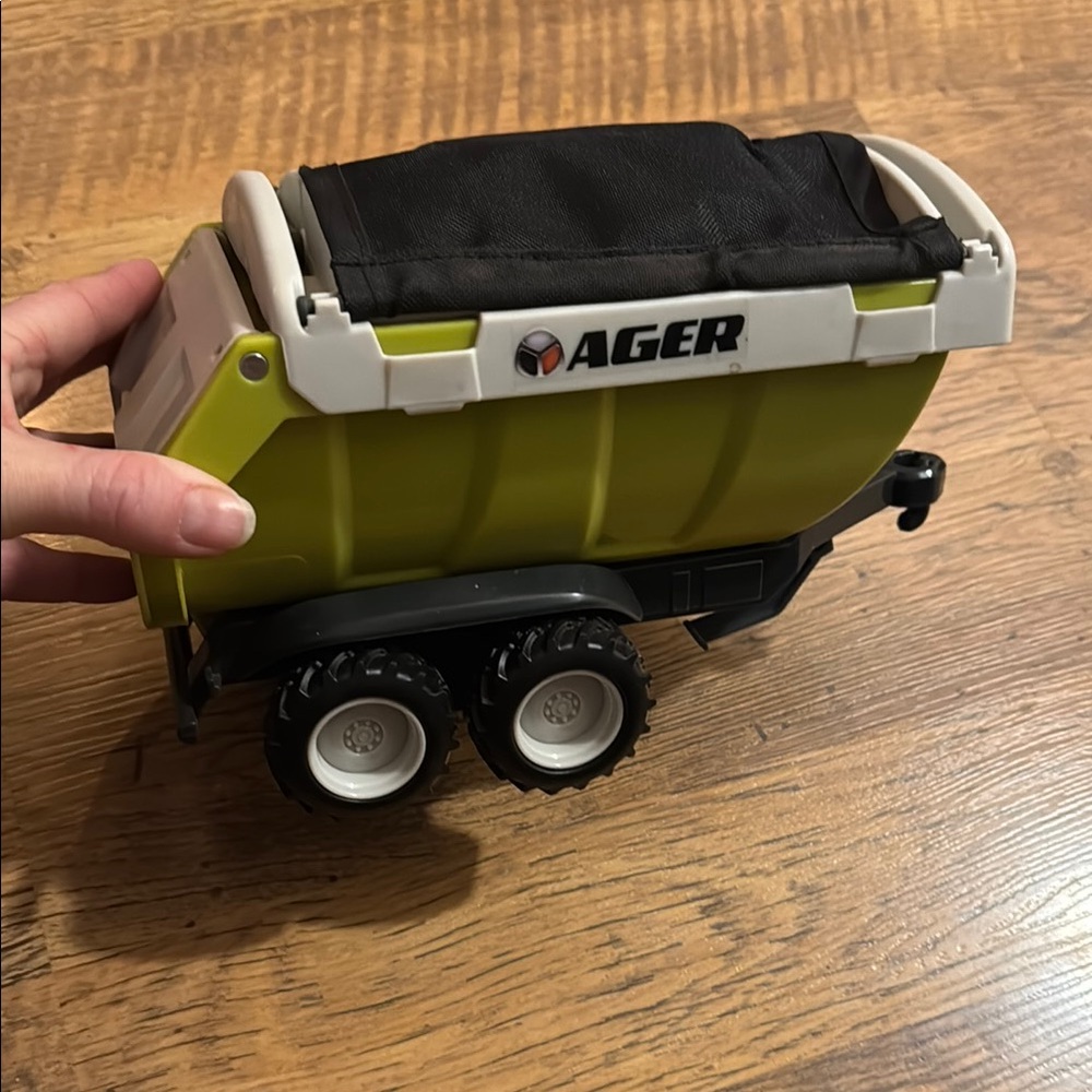 Sturdy toy grain cart